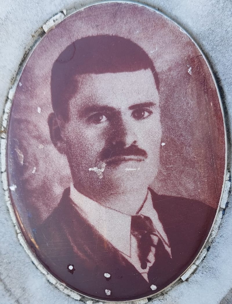Retrato de Manuel Fernandes Carapinha, pai do meu pai, no cemitério de Zibreira